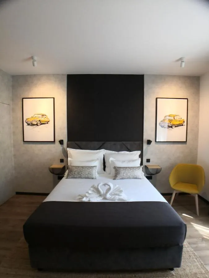 Scuderia Split Rooms 4*,